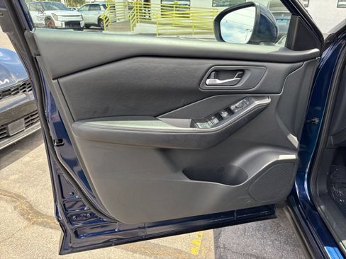 Used 2025 Nissan Rogue SV FWD image 18