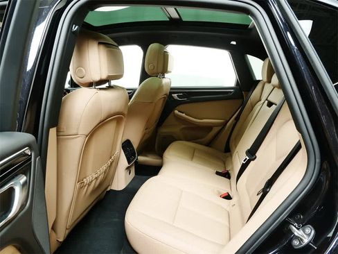 Used 2025 Porsche Macan image 13