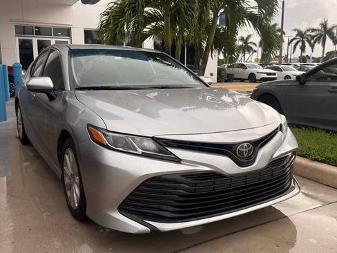 Used 2020 Toyota Camry LE FWD image 4