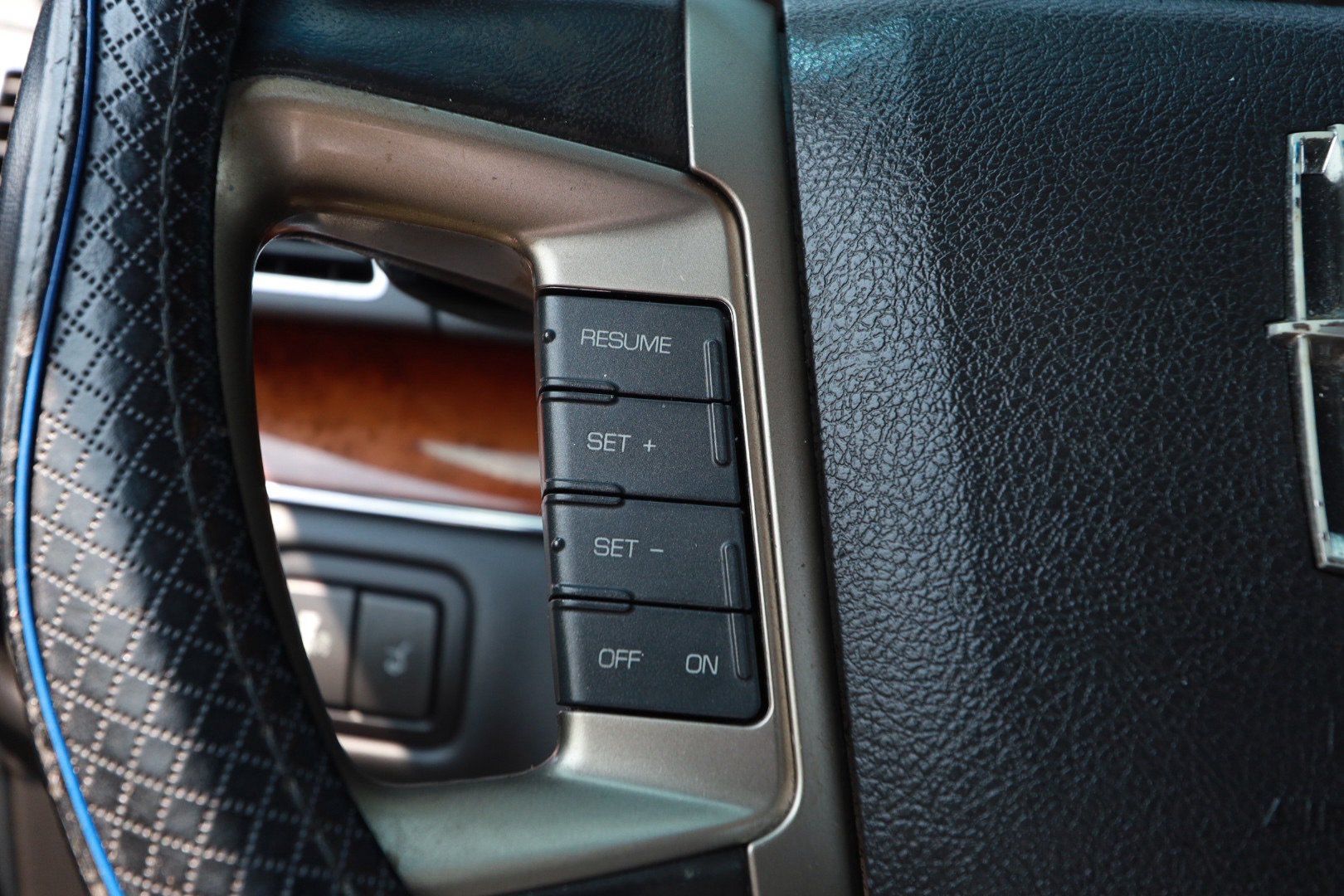 Used 2012 Lincoln MKT FWD image 11