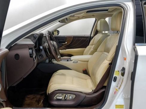 Used 2018 Lexus LS 500 w/ Accessory Package (Z1) RWD image 5