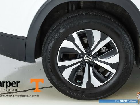 Used 2024 Volkswagen Atlas Cross Sport SE FWD image 13