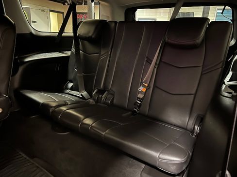 Used 2018 Cadillac Escalade ESV Luxury image 39