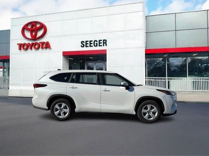 Used 2023 Toyota Highlander LE