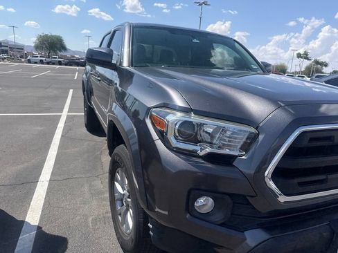 Used 2017 Toyota Tacoma SR5 w/ Tow Package RWD image 3