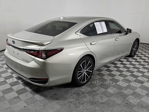Used 2025 Lexus ES 300h w/ Premium Package image 4