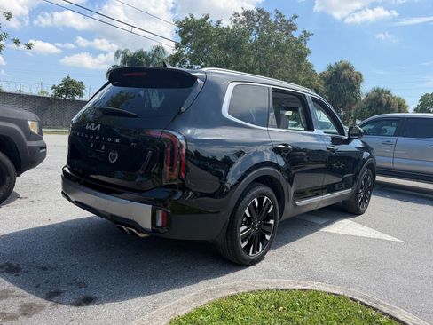 Certified 2025 Kia Telluride SX w/ SX Captain's Chair Package FWD image 7