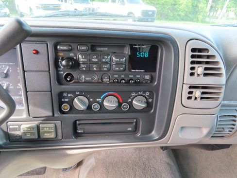 Used 1999 Chevrolet Suburban 2500 w/ Preferred Equipment Group 3 AWD/4WD image 34