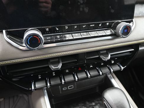 Used 2023 Chevrolet Colorado ZR2 w/ ZR2 Convenience Package III image 17