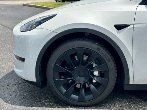 Used 2023 Tesla Model Y Long Range AWD/4WD image 8