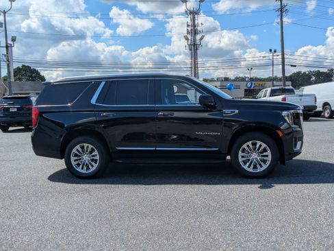 Used 2023 GMC Yukon SLT AWD/4WD image 11