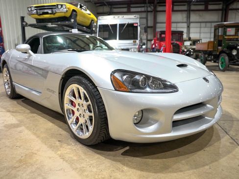 Used 2004 Dodge Viper SRT-10 image 24
