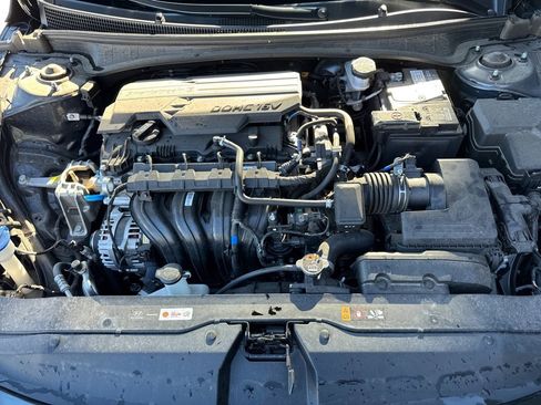 Certified 2025 Hyundai Elantra Sport image 21