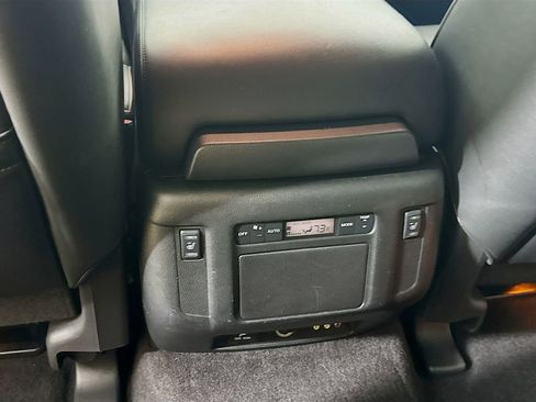 Used 2012 INFINITI QX56 w/ Deluxe Touring Pkg image 33
