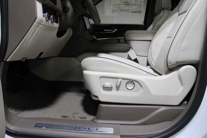 New 2026 GMC Yukon XL Denali w/ Denali Reserve Package AWD/4WD image 23