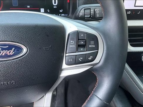 Used 2025 Ford Explorer Active AWD/4WD image 20