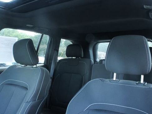 Used 2025 Jeep Grand Cherokee Laredo X AWD/4WD image 14