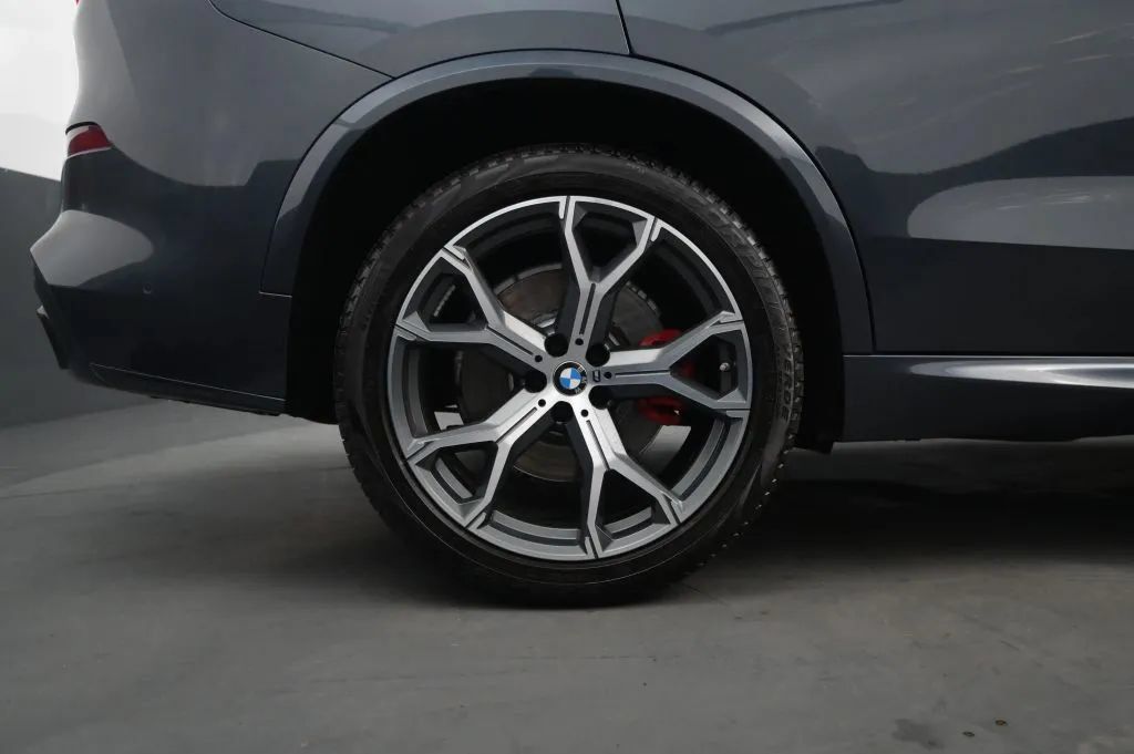 Used 2021 BMW X5 M50i AWD/4WD image 18