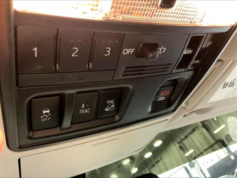 Used 2014 Toyota 4Runner Limited AWD/4WD image 38