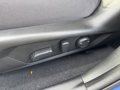 Certified 2025 Subaru Crosstrek 2.0i Premium image 21