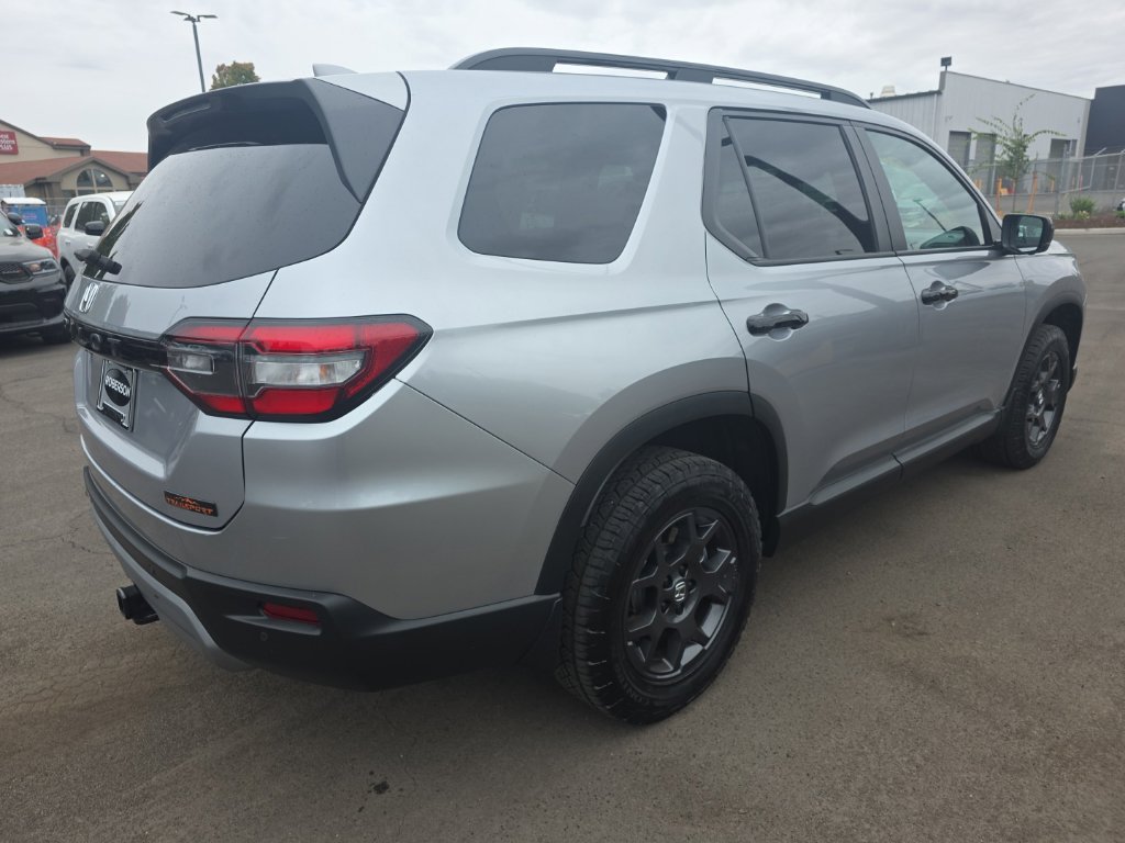 Used 2025 Honda Pilot TrailSport image 5