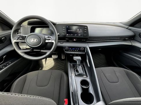 Used 2025 Hyundai Elantra Sport image 8