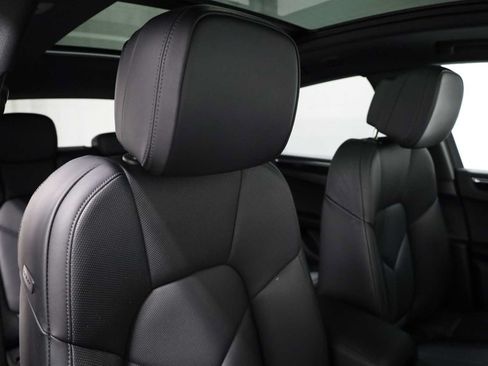 Certified 2024 Porsche Macan AWD/4WD image 21