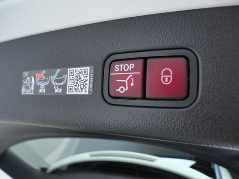 Certified 2026 Mercedes-Benz GLC 300 4MATIC image 8