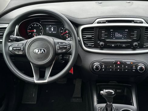 Used 2017 Kia Sorento LX image 14