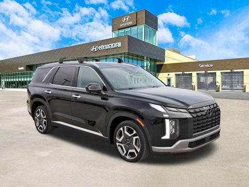 Used 2023 Hyundai Palisade SEL w/ Premium Package image 3