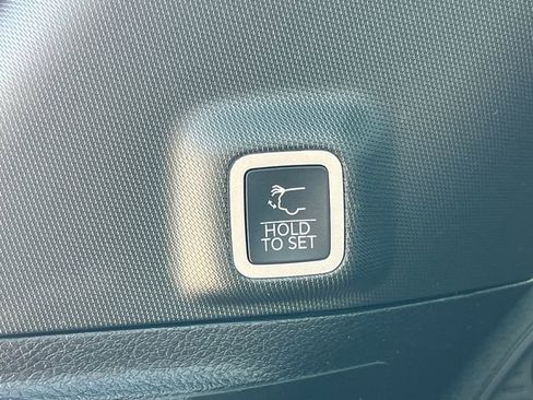 Used 2025 Jeep Grand Cherokee Limited w/ Luxury Tech Group II image 43