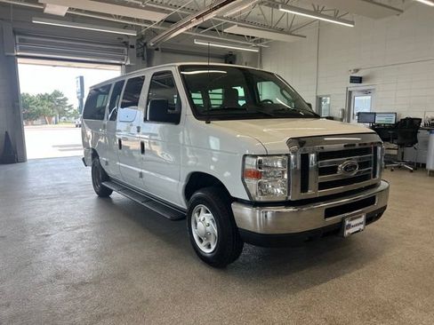 Used 2013 Ford E-150 and Econoline 150 Wagon RWD image 3