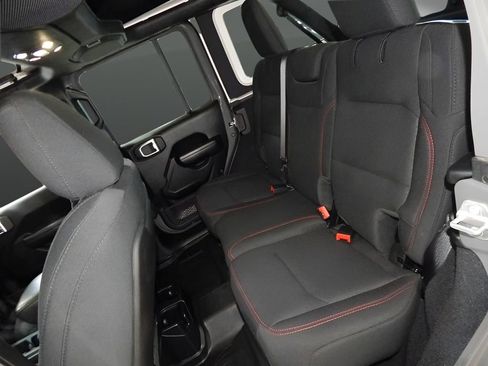 Used 2021 Jeep Wrangler Unlimited Rubicon image 32