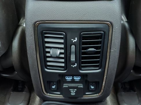 Used 2014 Jeep Grand Cherokee Summit image 32