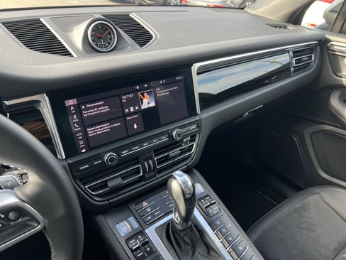 Used 2021 Porsche Macan image 17