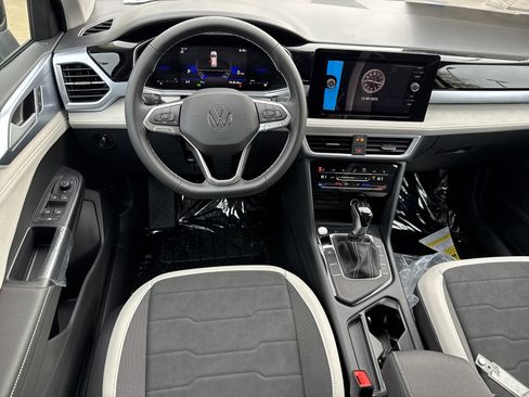 New 2026 Volkswagen Taos SE FWD image 7