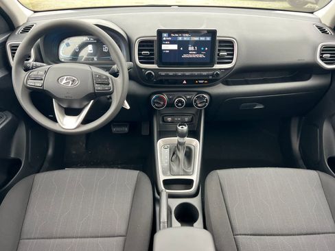 New 2026 Hyundai Venue SE image 3