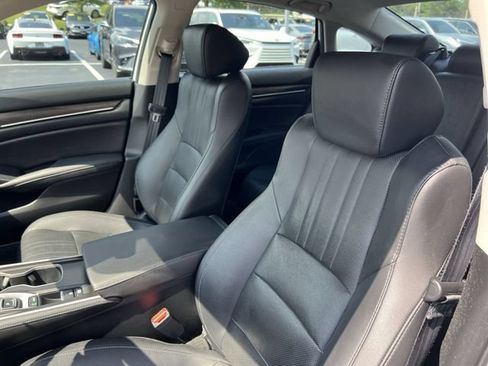Used 2020 Honda Accord Touring image 9