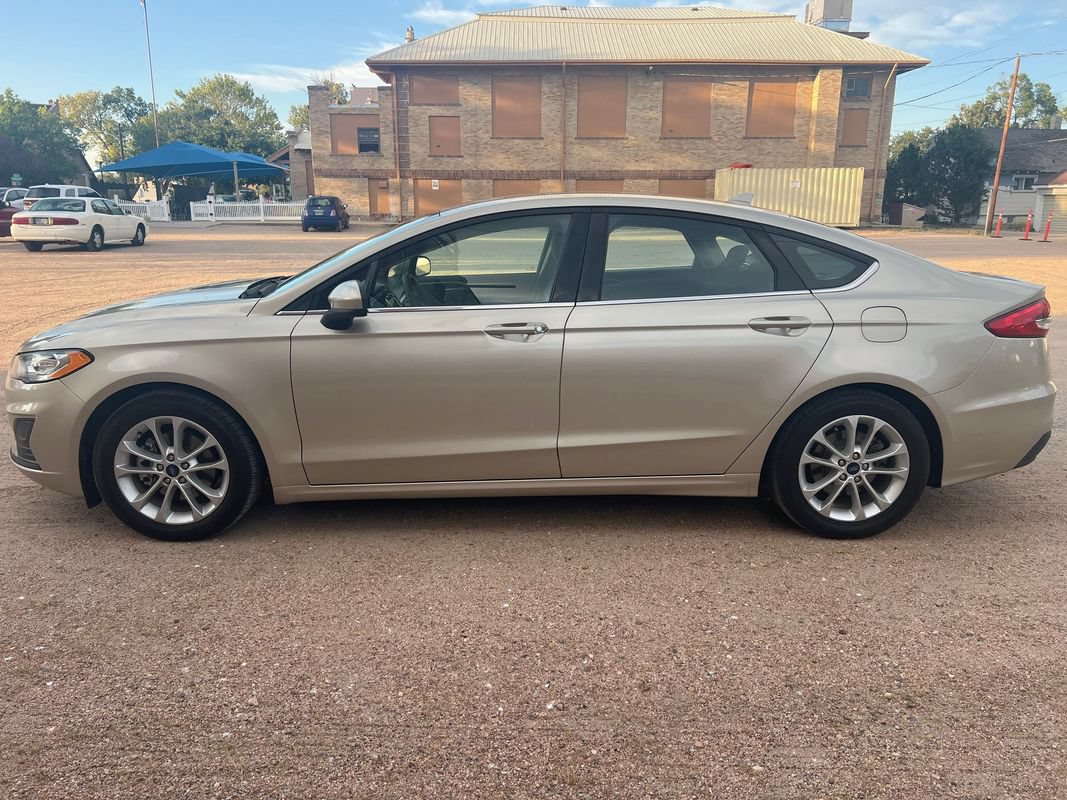 Used 2019 Ford Fusion SE FWD image 4