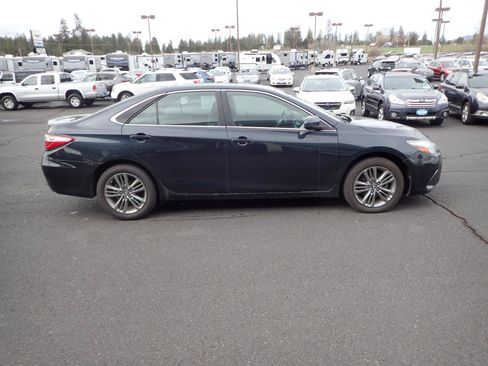 Used 2017 Toyota Camry SE FWD image 6