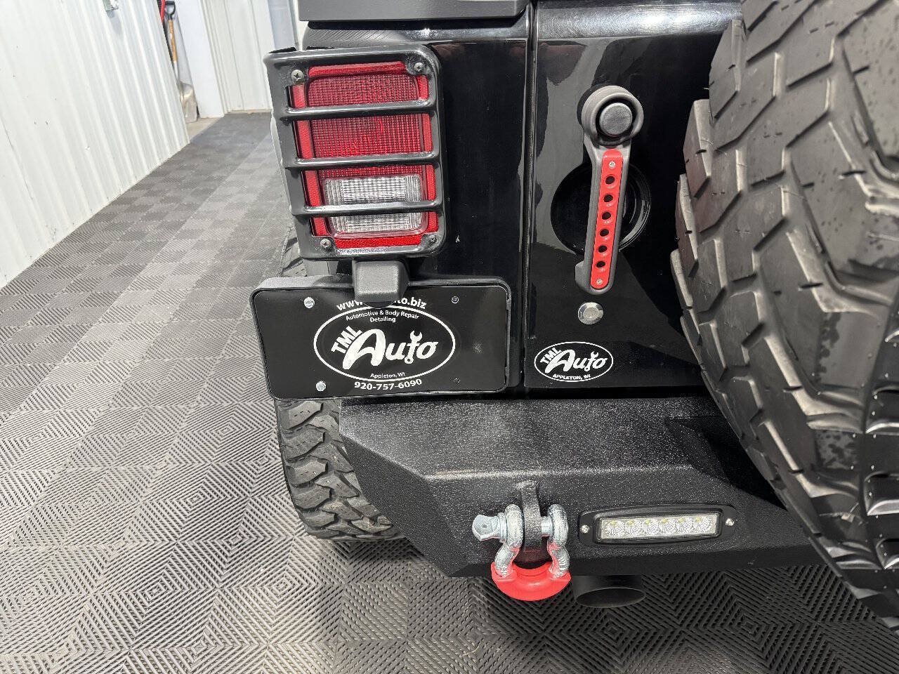 Used 2018 Jeep Wrangler Unlimited Rubicon w/ Connectivity Group AWD/4WD image 7