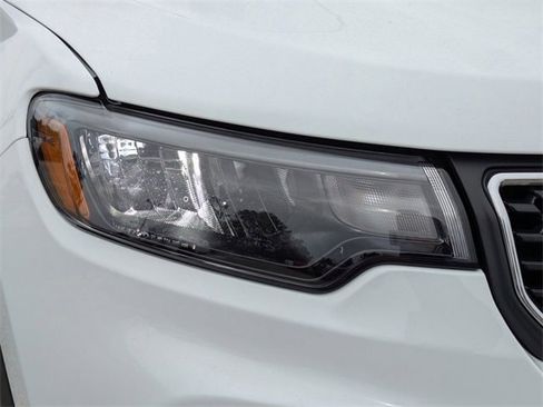 New 2026 Jeep Compass Latitude image 10