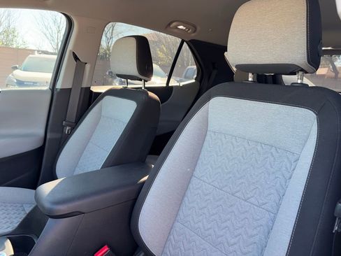 Used 2022 Chevrolet Equinox LS image 10