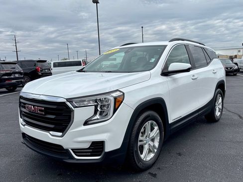 Used 2023 GMC Terrain SLE w/ Driver Convenience Package FWD image 3