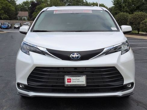 Certified 2025 Toyota Sienna XLE w/ XLE Plus Package AWD/4WD image 4