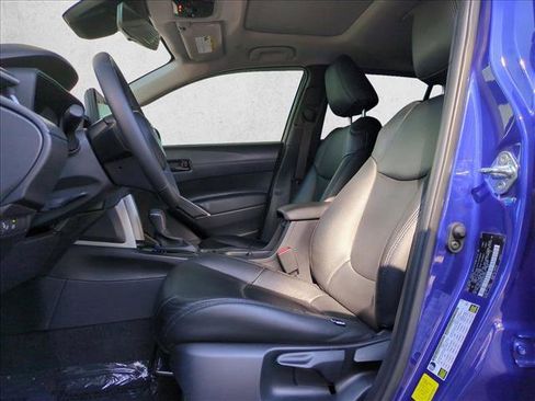 Used 2025 Toyota Corolla Cross LE w/ Moonroof Package image 16