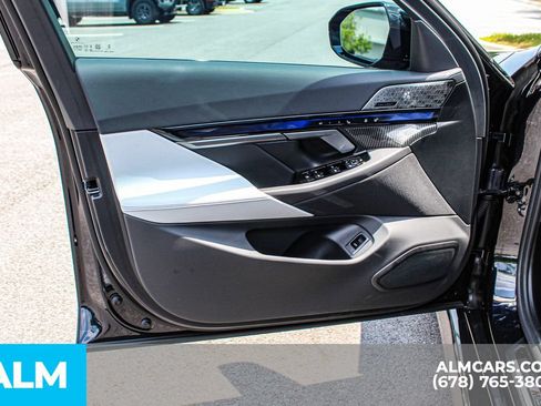 Used 2026 BMW M5 Touring AWD/4WD image 40