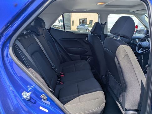 Used 2025 Hyundai Venue SEL FWD image 35