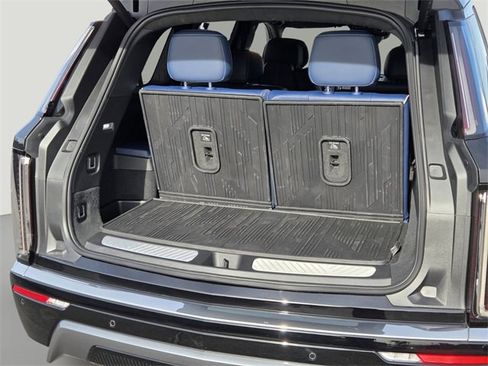 New 2026 Cadillac Vistiq Premium Luxury w/ LPO, Floor Liner Package image 17