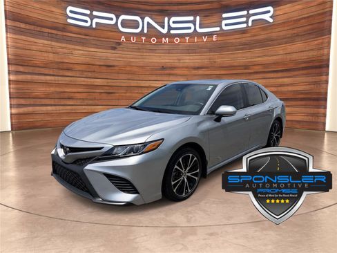 Used 2020 Toyota Camry SE w/ Convenience Package FWD image 1